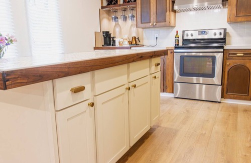 Hutchinson House | Renovated 2BR Home · Mins to State Fairgrounds & Downtown
