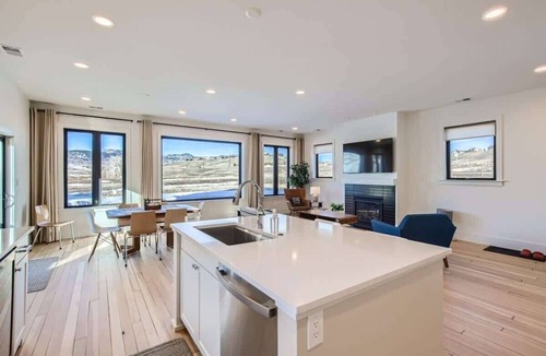 Leyden House | Renovated 3 BDR Army Barracks