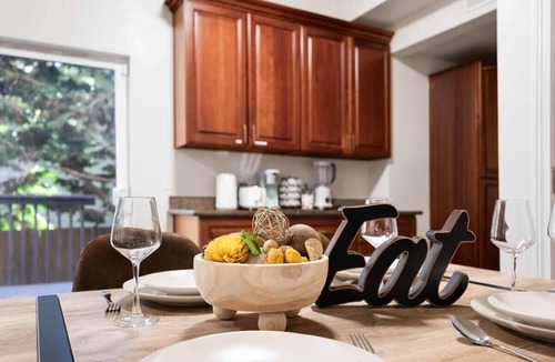 Renton House | Renton Luxury & Spacious Daylight Basement|The Landing