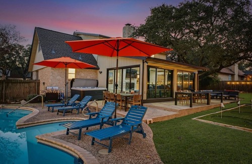 North San Antonio - SAT House | Resort Oasis w/Pool | Hot Tub | Mini Golf & Games