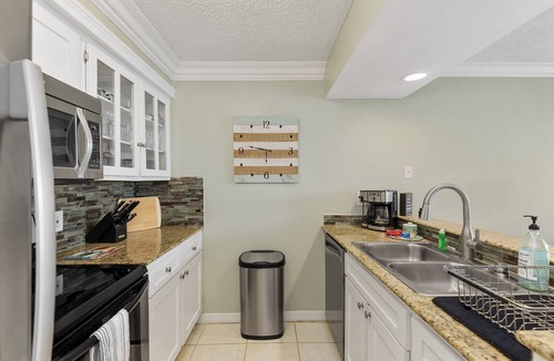 Walden on Lake Conroe Condo | Resort Style Serenity on Lake Conroe: Tennis, Lake-Side Pool, Gym, Marina
