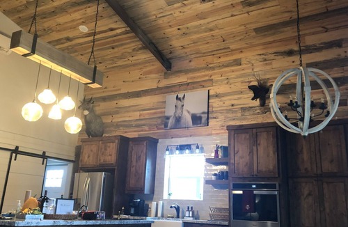 Franklin House | Restore 38 Ranch: Hidden gem w/3br, pool, porch