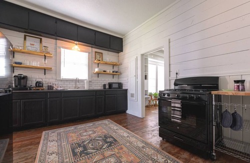 Austin Ave. House | Restored 1930s Uptown Bungalow 2 min. to Magnolia