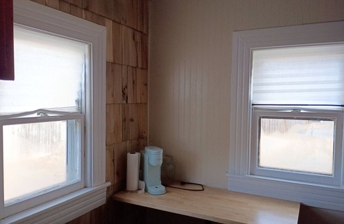 York Cottage | “Restored Cabin Charm with Modern Carport – Small Family Haven in Nebraska”