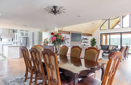 Lincoln Parish House | RETREAT, LUXURY, For Corporate, Family Gatherings - Peaceful, Rest, Relaxation