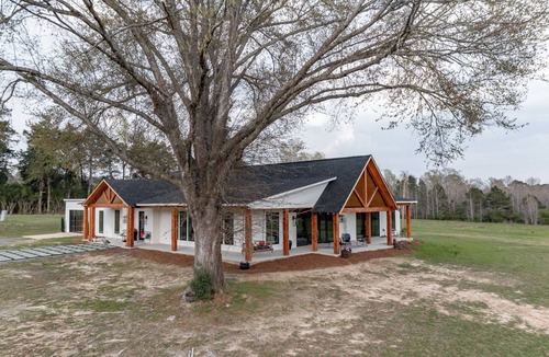 Lincoln Parish House | RETREAT, LUXURY, For Corporate, Family Gatherings - Peaceful, Rest, Relaxation