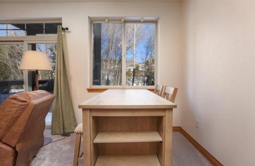Willow Grove Apartment | Retreat on the Blue Condo: Your Riverfront Retreat