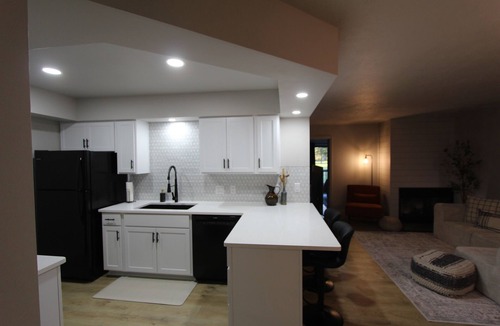 Rathdrum Condo | Retreat on the Green - Extended Stay Haven - near Coeur d'Alene