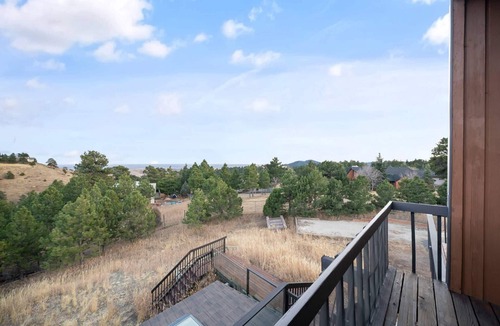 Golden House | Retreat to the Enchanted Forest.Great Views.Hot Tub!