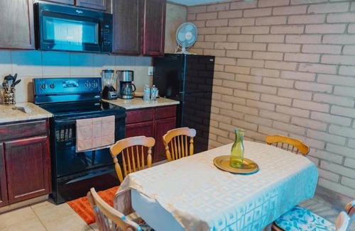Northeast El Paso Apartment | Retro Comfortable Studio w/Private Entrance #3 🐶