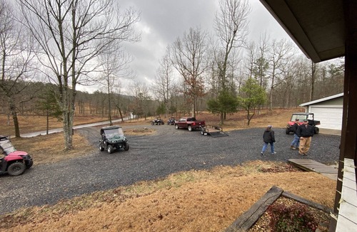 Mena House | Ride2 WPG trails,Garage, Mnt Cabin, WiFi Paved Firepit, Circle Dr Parking, King