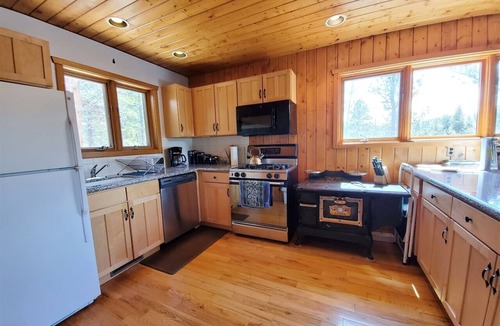 Allenspark House | Ridgeview-Nestled in the heart of wilderness with Acreage!