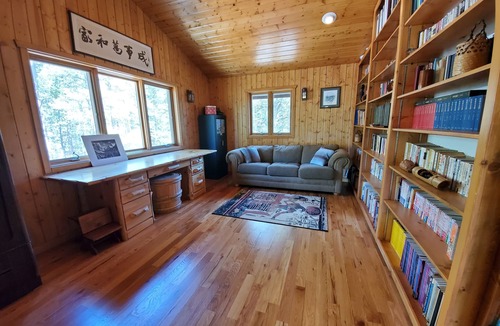 Allenspark House | Ridgeview-Perfect rural headquarters for hiking, wildlife, private and relaxing,