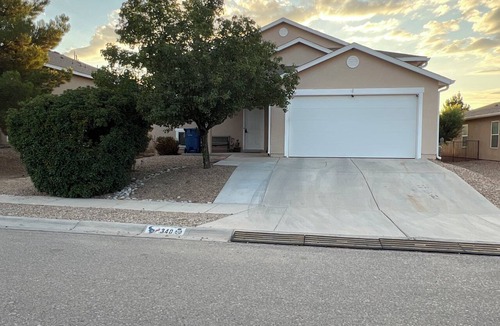 Los Lunas House | right off I-25 freeway