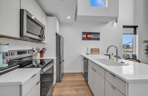 Cole House | Rino Private Rooftop - Art District Location. Walk To Everything!