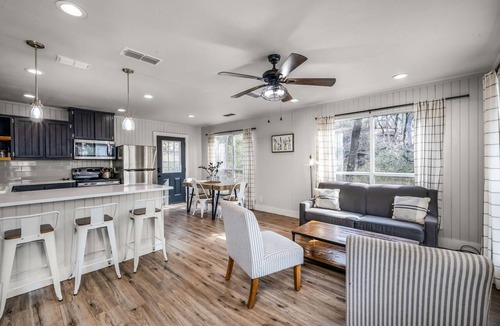 Kyle House | River Access | Fire Pit, BBQ | Pets Are Welcome!