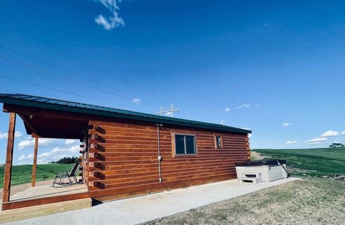 Canistota Cabin | River Bluff Cabins | Cabin 1 | Private Hot Tub