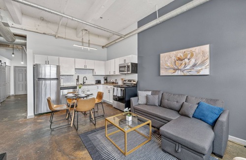 River Market Apartment | River Market Loft Stay - 2BR Stay Near Downtown KC