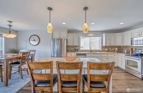 Sunland Estates House | River Rock Retreat