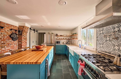 Carlton House | River's Edge Ranch - 4BR farmhouse + guest suite