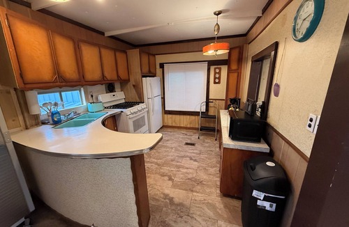 Niota Cabin | River’s Edge Retro: Cozy Slumber, Grand Views