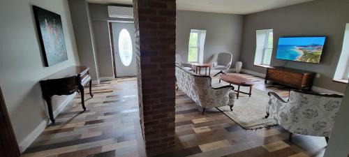 Waterville Apartment | River side Hunting Manor1869
