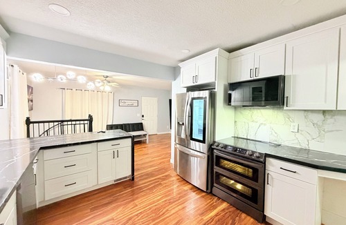 Tukwila Cottage | RiverFront 3bdr House Next to Airport, I5, Golfing, Casino, Mall, Boeing Mesuem