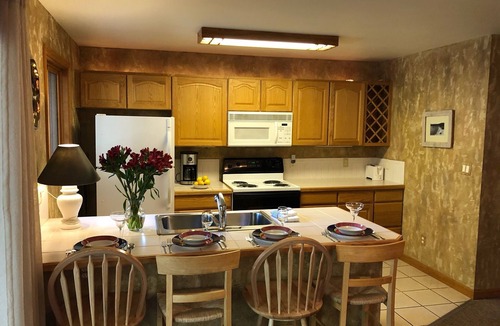 Grand Lake Condo | Riverfront condo #3 w/patio, 1block 2 town,King bed,Wifi,20 min ski Granby Ranch