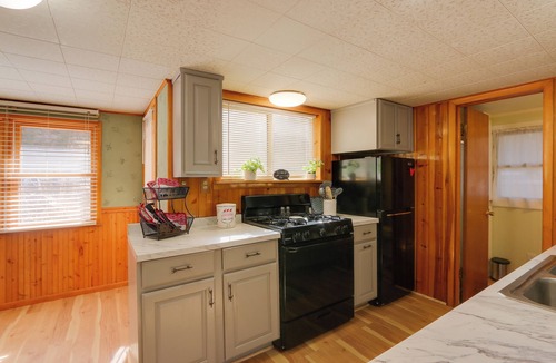 Drake Cabin | Riverfront Drake Home - 10 Mi to Estes Park!