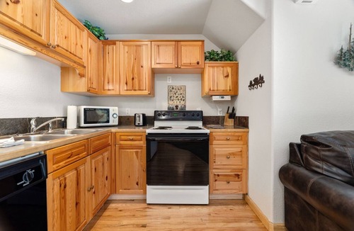 Fall River Estates Condo | Riverfront Escape Private Hot Tub Close to RMNP