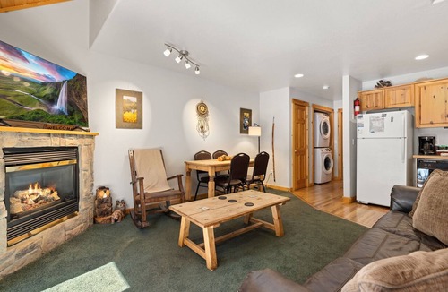 Fall River Estates Condo | Riverfront Escape Private Hot Tub Close to RMNP