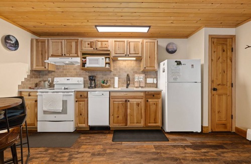 Fall River Estates Condo | Riverfront Fall River Retreat Fireplace Close to RMNP