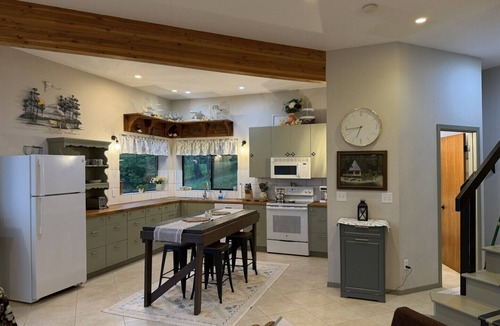 Heron House | Riverfront Getaway w/Dock + Views Sleeps 6-8