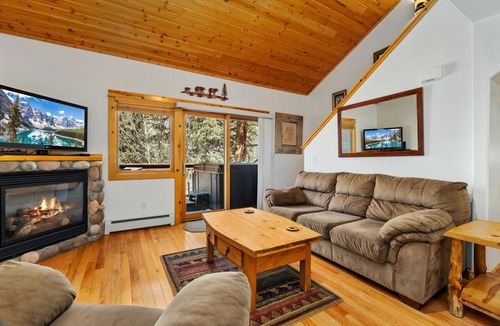 Fall River Estates Condo | Riverfront Hideaway Private Hot Tub Close to RMNP