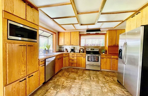 Trout Lake Cabin | Riverfront Lodge - Fire Pit - River Walk - 6 Bedrooms - Sleeps 20