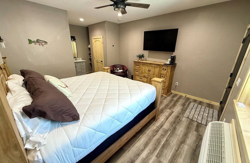 White Bird Bed & Breakfast | Riverfront Lodge in White Bird, ID – 1BR w/Panoramic Views & Breakfast Unit 2