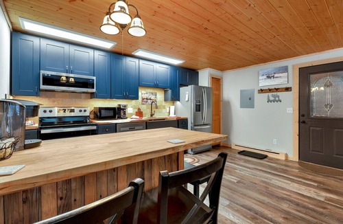 Fall River Estates Condo | Riverfront Retreat Fireplace Close to RMNP
