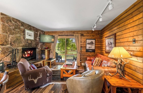 Clark Cabin | Riverhouse - Fireplace, kitchen, pet friendly!