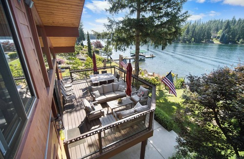 Post Falls House | Rivers Edge Retreat, Luxury Waterfront Estate, Private Dock, Fire pit, Swimming