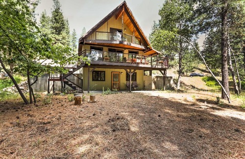 Winthrop House | Riverside Winthrop Chalet w/Hot Tub & 2 Decks!