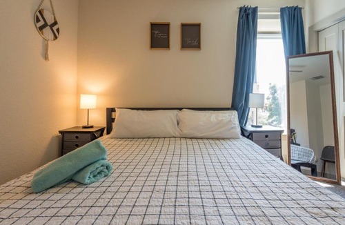 Downtown San Antonio Apartment | Riverwalk and Pool view Apt with King bed Infinity Pool Gym Free Parking