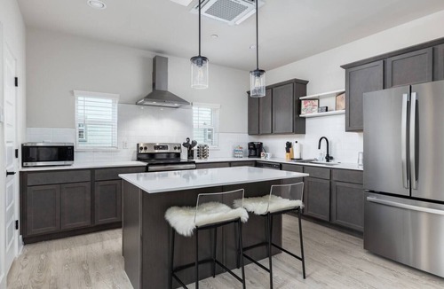 Mahncke Park House | Riverwalk-Pearl Luxe Townhome | 1mi. Pearl Brewery