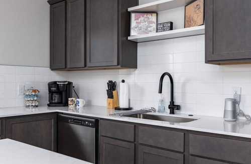 Mahncke Park House | Riverwalk-Pearl Luxe Townhome | 1mi. Pearl Brewery