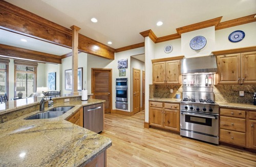 Grantsdale House | Roaring Lion Abode: Mountain Getaway