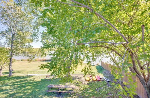 Elmo House | Rockwall Lake Home w/Large Yard & Playground!