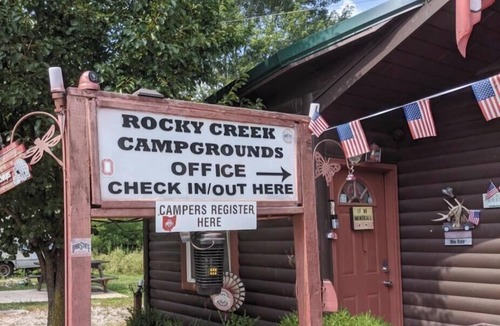 Kerr Cabin | Rocky Creek Campgrounds Cozy 1BR cabin in Thurman Ohio Mini kitchen Bathroom
