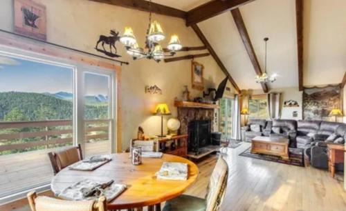 Estes Park House | Rocky Mountain Panorama Cabin