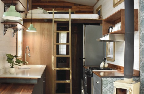 Lyons Resort | Rocky Waters – Cozy Tiny House Getaway for Families Near Estes Park