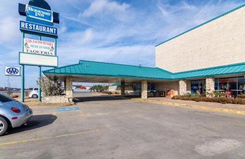 South Arlington Hotel | Rodeway Inn Arlington Entertainment District Area