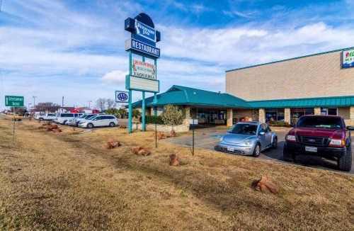 South Arlington Hotel | Rodeway Inn Arlington Entertainment District Area